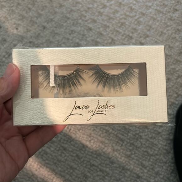 NWT lavaa lashes - Picture 1 of 2